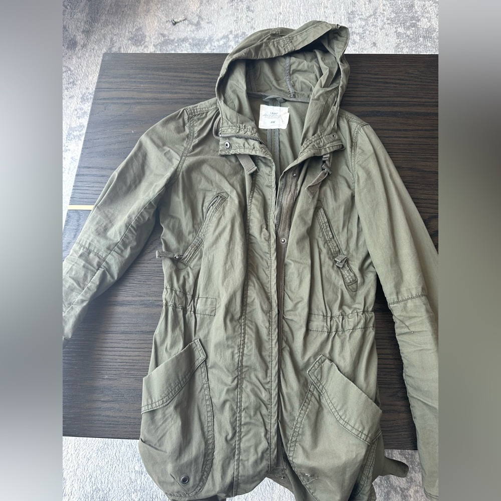 VERY CUTE Size 4 H&M olive green army trench